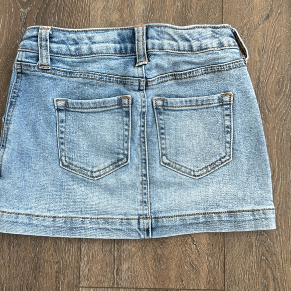 Cat and Jack Jean Shorts and Jean Skirt.  Girl’s size XS (4/5). - Picture 6 of 6